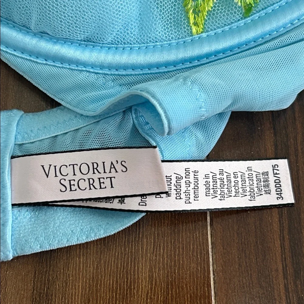 34DDD Victoria’s Secret push-up without padding bra